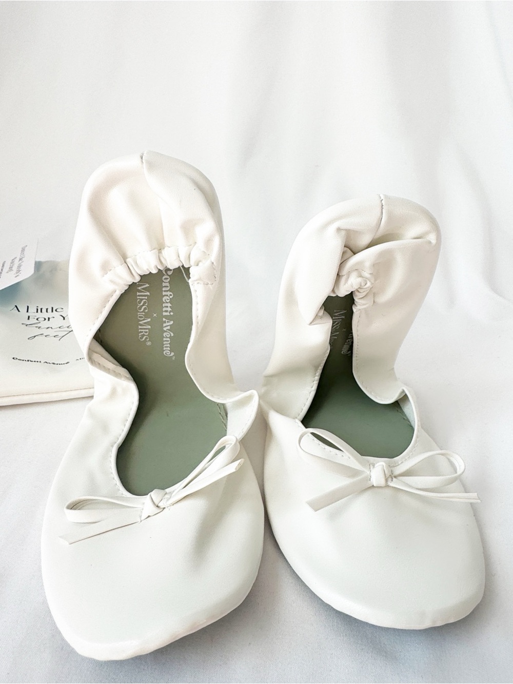 MISS To MRS white foldable ballet flats & Bag,portable, rubber sole NWT Size M - Picture 2 of 4
